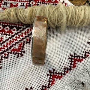 Pretty mother of pearl and silver tone bracelet in EUC.
